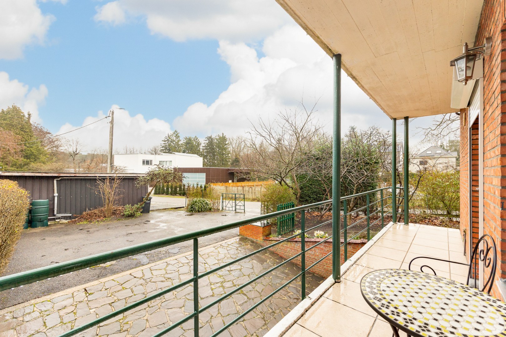 Gelijkvloers appartement met garage 