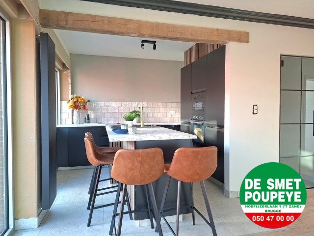 Vernieuwd hoekappartement 