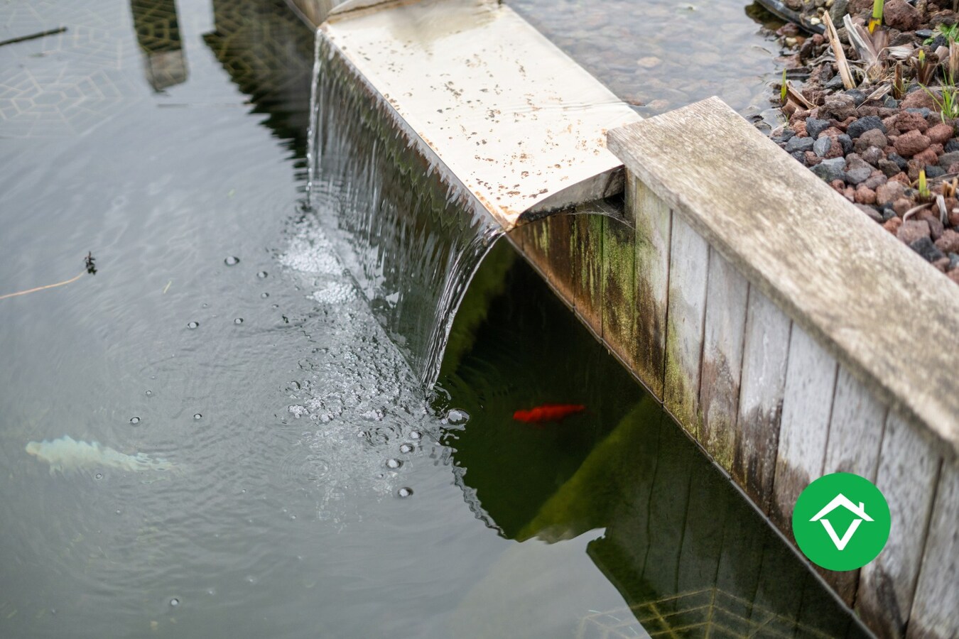 Alleenstaande woning met 4 slaapkamers en garage te Aartrijke 