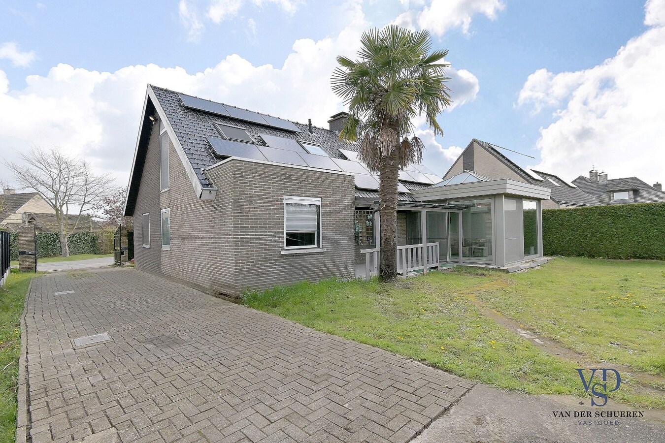 Tijdloze villa in residentiële wijk te Nazareth. 