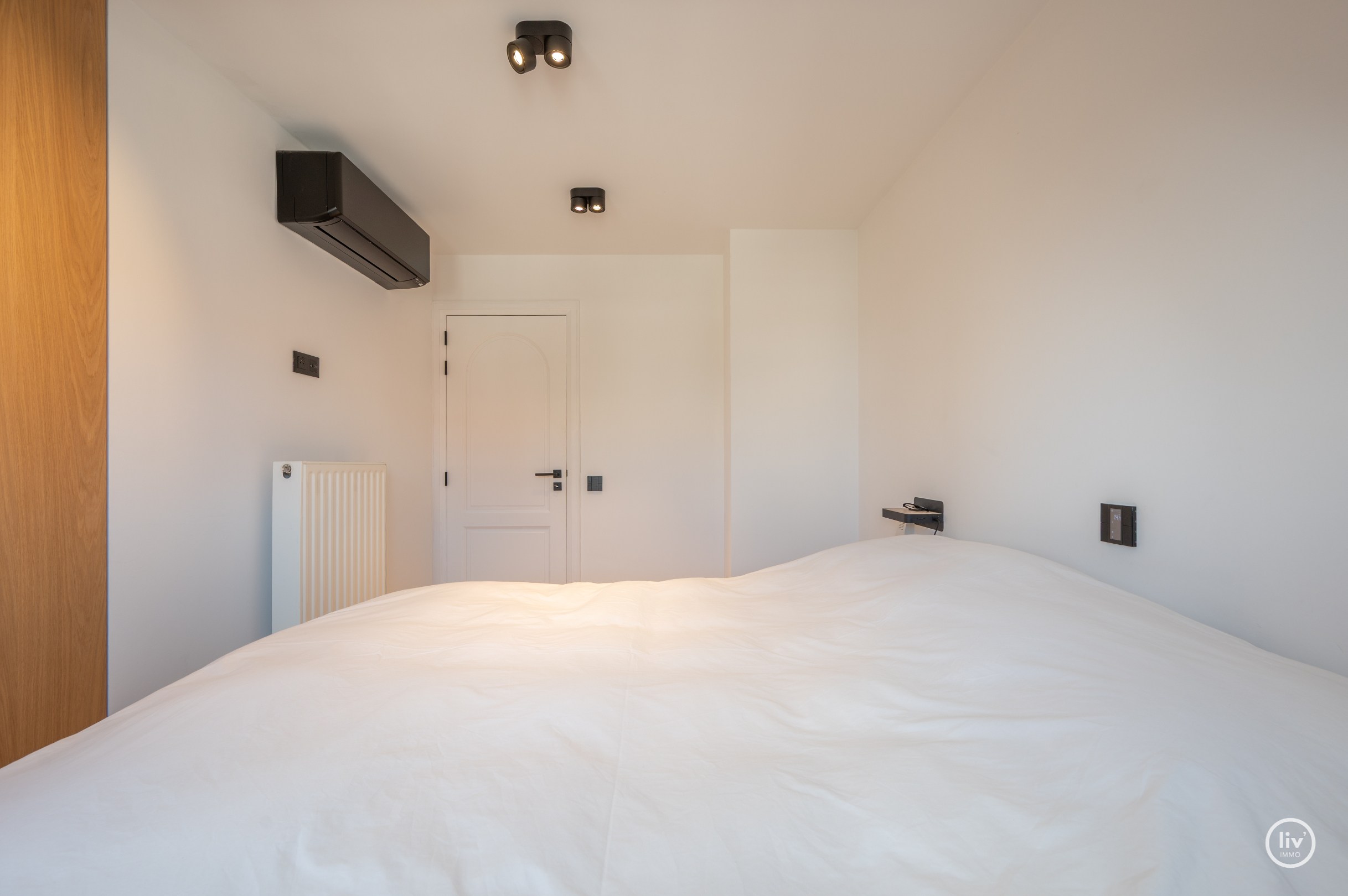 Uniek HOEK duplexappartement/penthouse met panoramisch uitzicht over de Dumortierlaan te Knokke. 