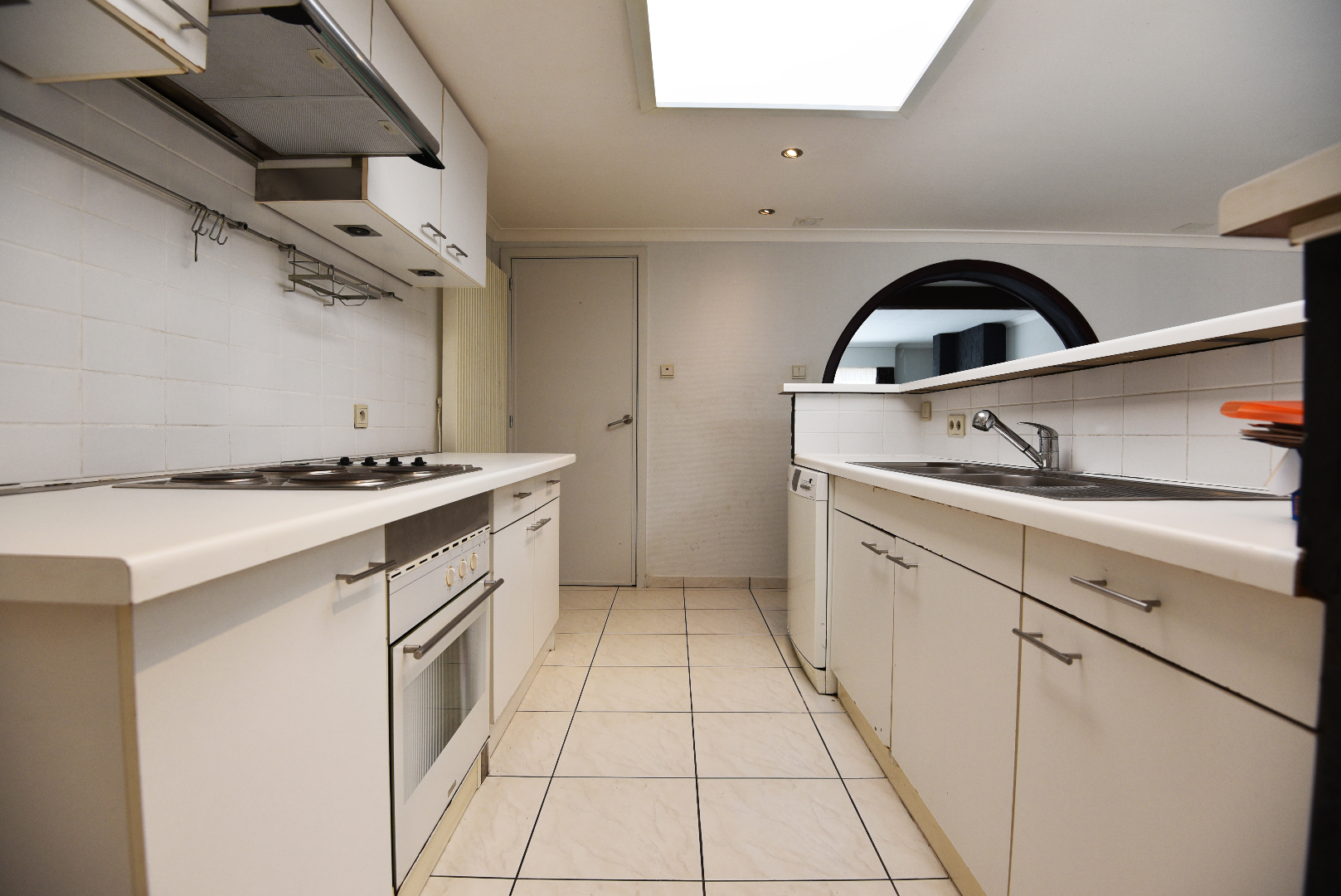 Op te frissen woning met 2 slpks, garage (55m²) en tuin te Balgerhoeke 