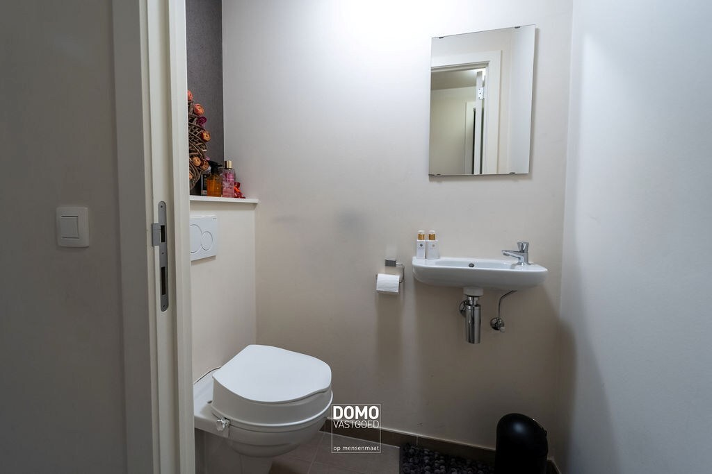 STIJLVOL EN INSTAPKLAAR TWEE SLAAPKAMER APPARTEMENT MET RUIM TERRAS IN BILZEN-HOESELT 