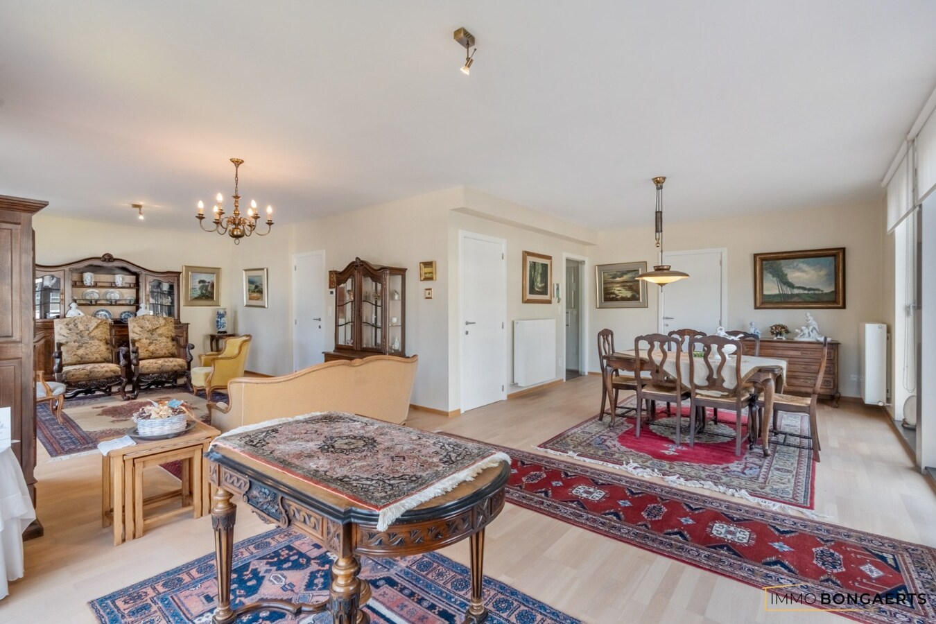 Ruim appartement met zicht op het stadsplein in het centrum van Genk 