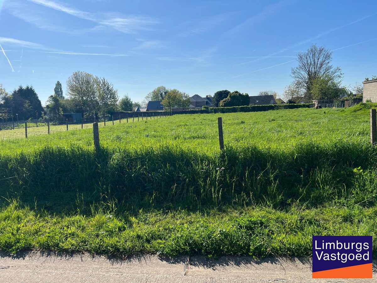 Grond in woongebied voor open bebouwing, 14a14ca, in Herderen 