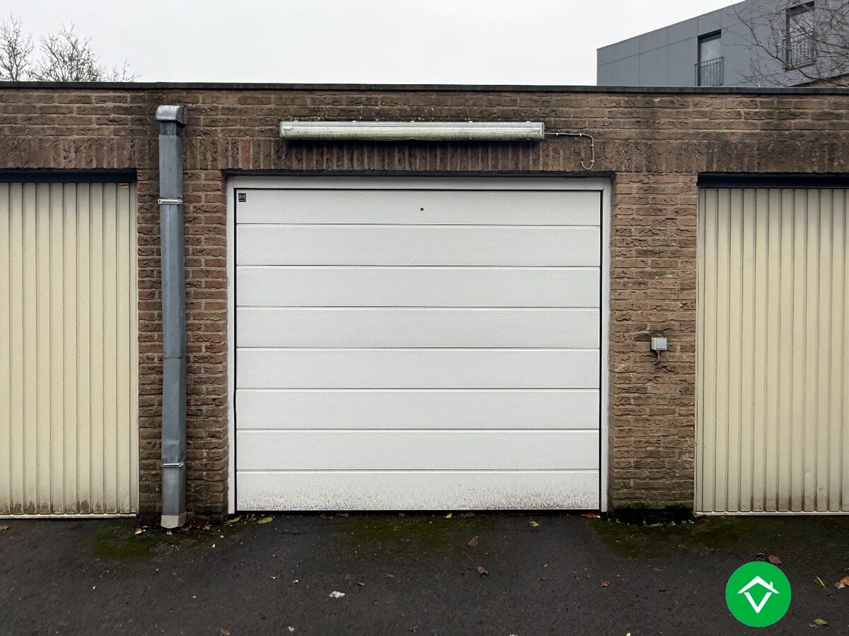 Ruim 2-slaapkamersappartement met garage in centrum Roeselare 