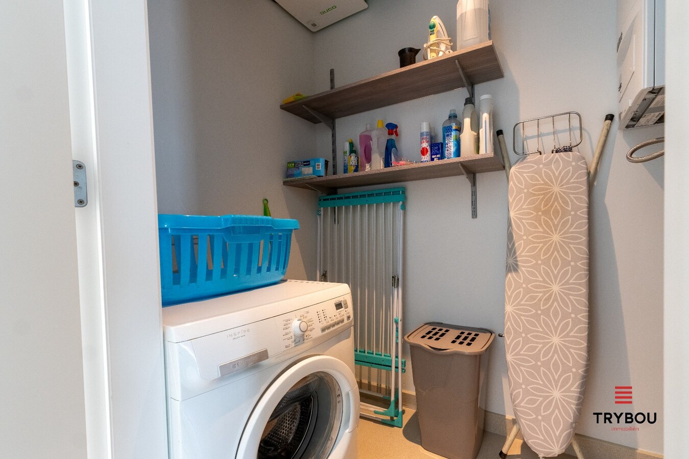 Appartement met 3 slaapkamers, garage en 2 staanplaatsen in Houthulst! 