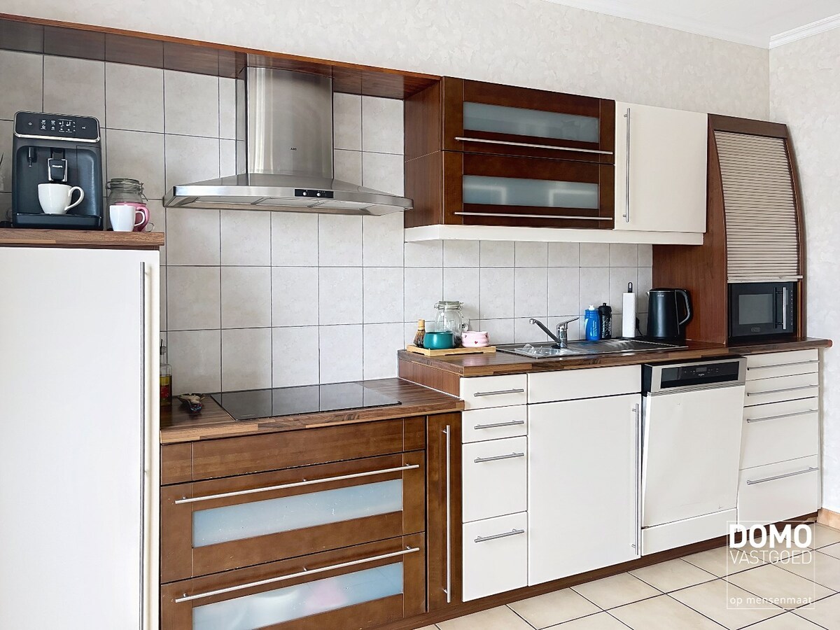 RUIM APPARTEMENT MET 2 SLAAPKAMERS, ZUIDGERICHT TERRAS EN AIRCO 