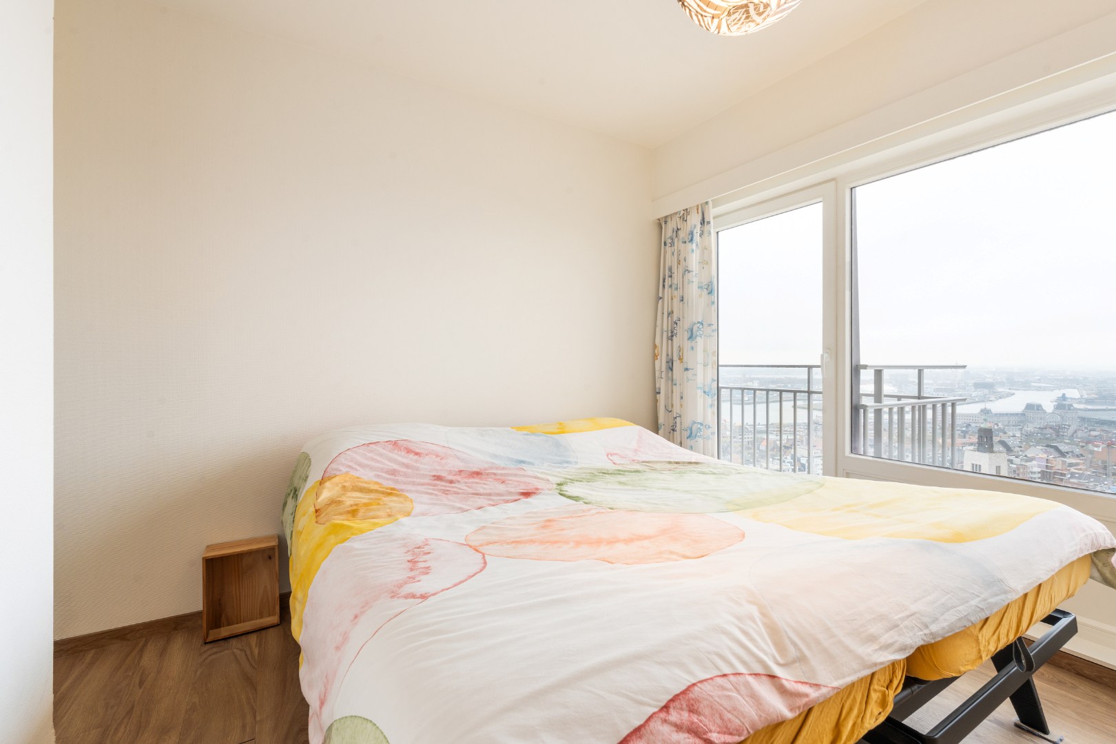 APP. 4 CHAMBRES DANS LE CENTRE AVEC VUE PANORAMIQUE SUR LA MER ET LA VILLE 