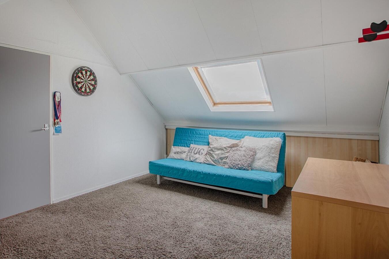 Halfvrijstaande woning met berging en vrije achterom gelegen in een rustige wijk in Bladel. 