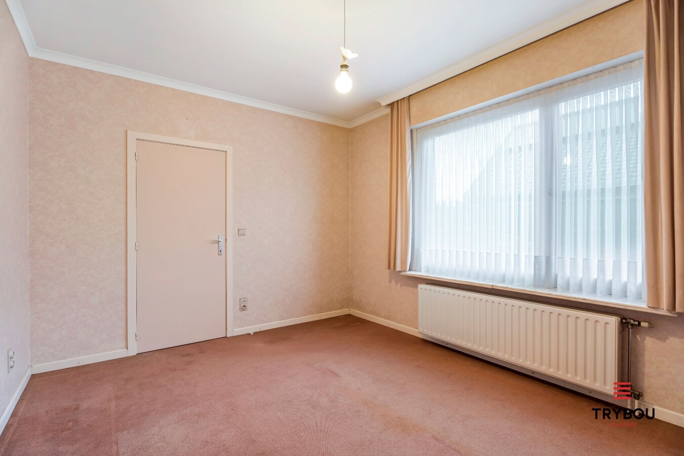 Statige, alleenstaande woning met rustige ligging te Ieper (Boezinge) 