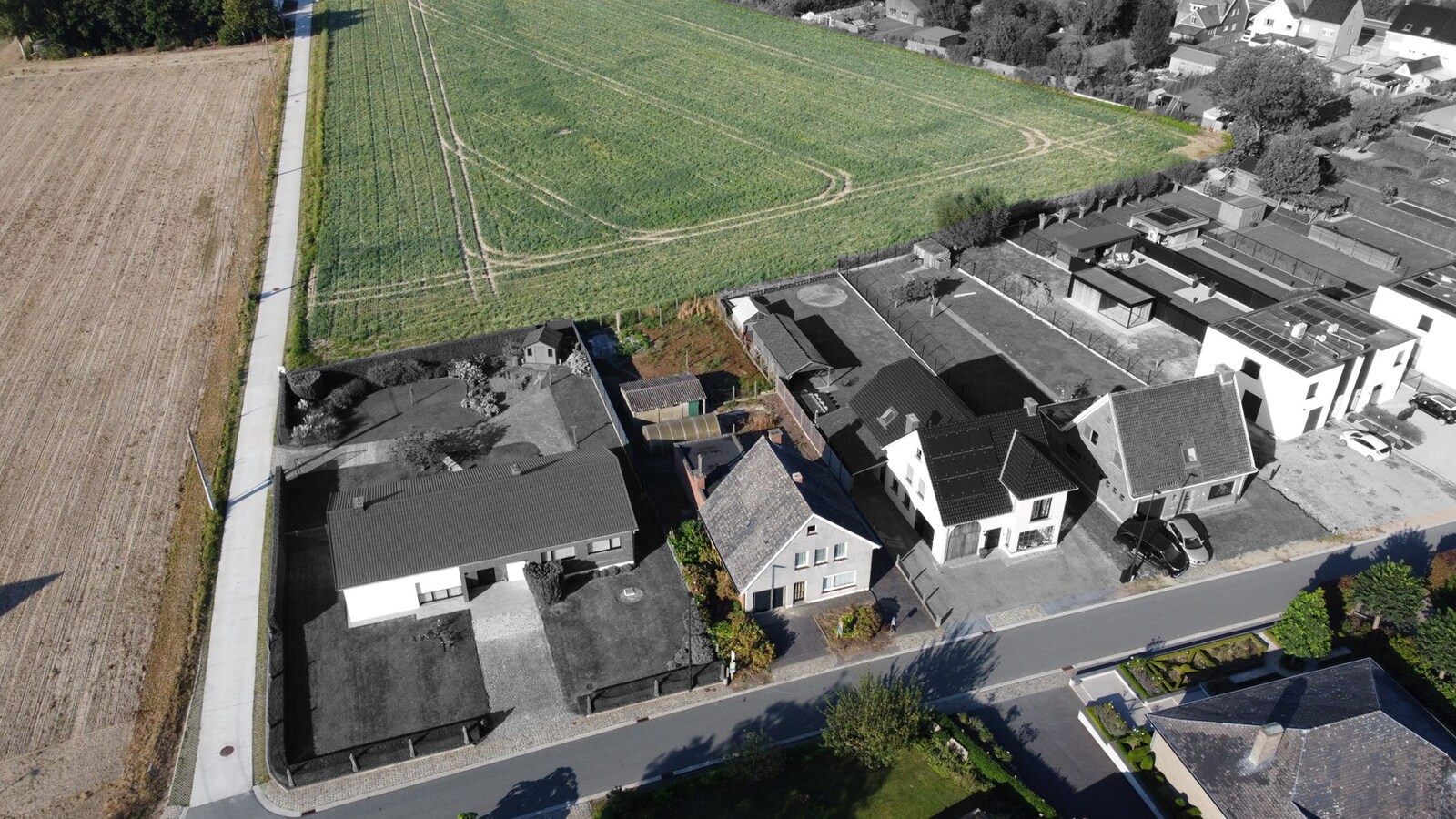 Te renoveren gezinswoning in prachtige villawijk in Mullem 