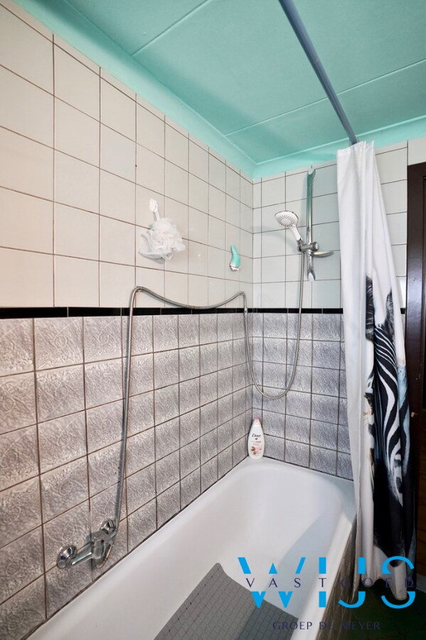 Bel-étage met inpandige garage &amp; zonnige tuin te Ertvelde! 