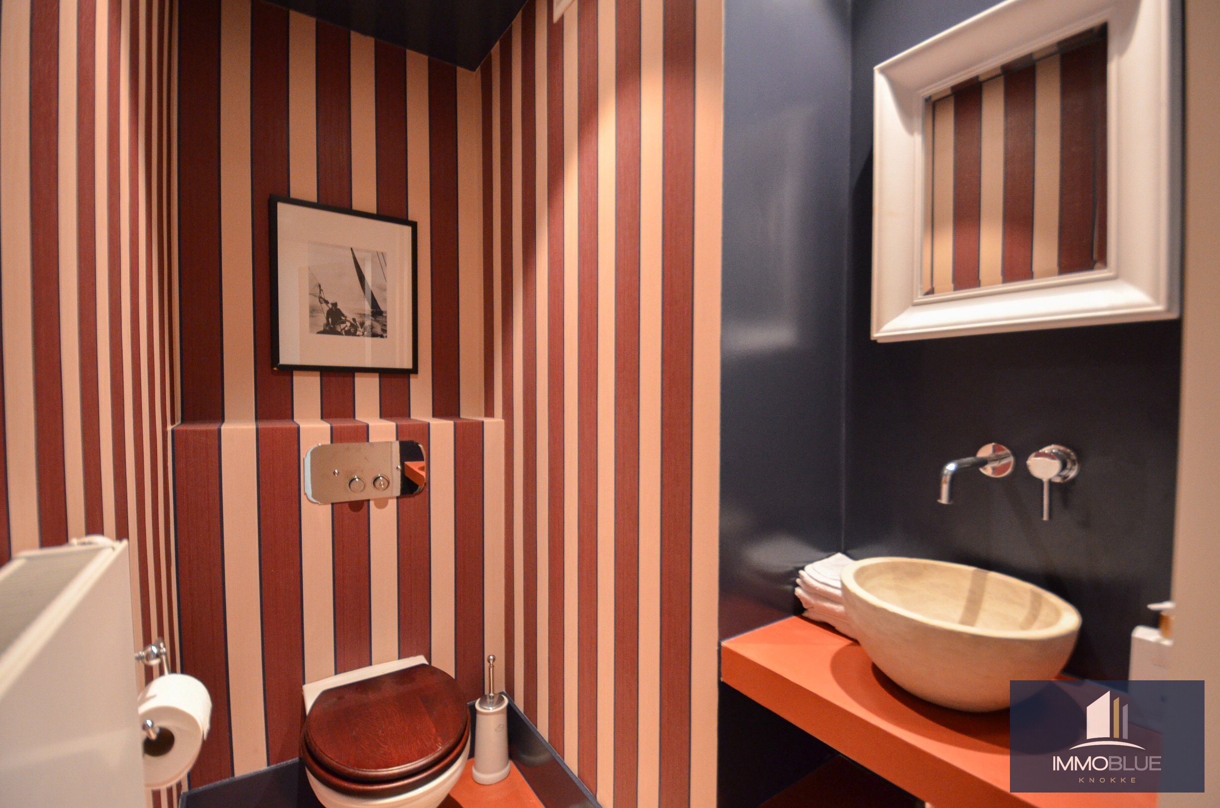 Stijlvol hoekappartement met tijdloze elegantie en een open zicht op de Kustlaan. 