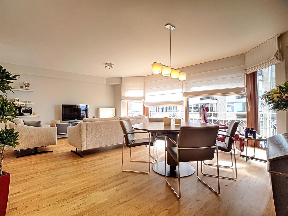 Zeer ruim woonappartement (109 m²) met uitzonderlijk zonneterras - Knokke 