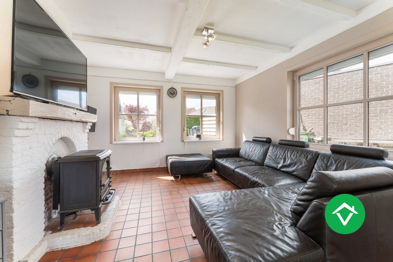 Landelijke gezinswoning met rustige ligging, 3 slaapkamers en een inpandige garage 