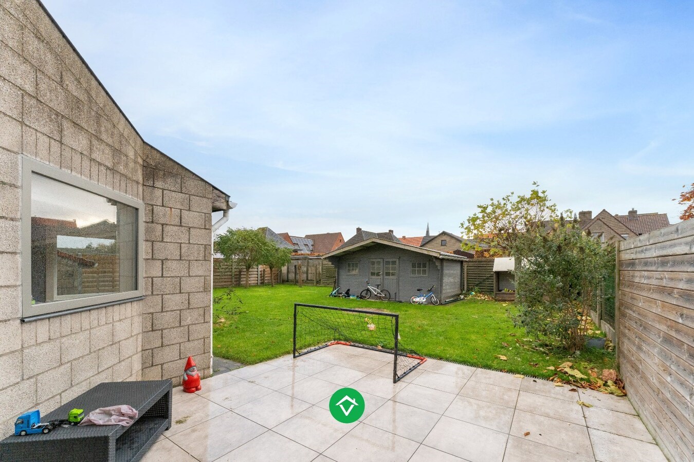 Woning met 5 slaapkamers en tuin in rustige wijk te Koekelare 