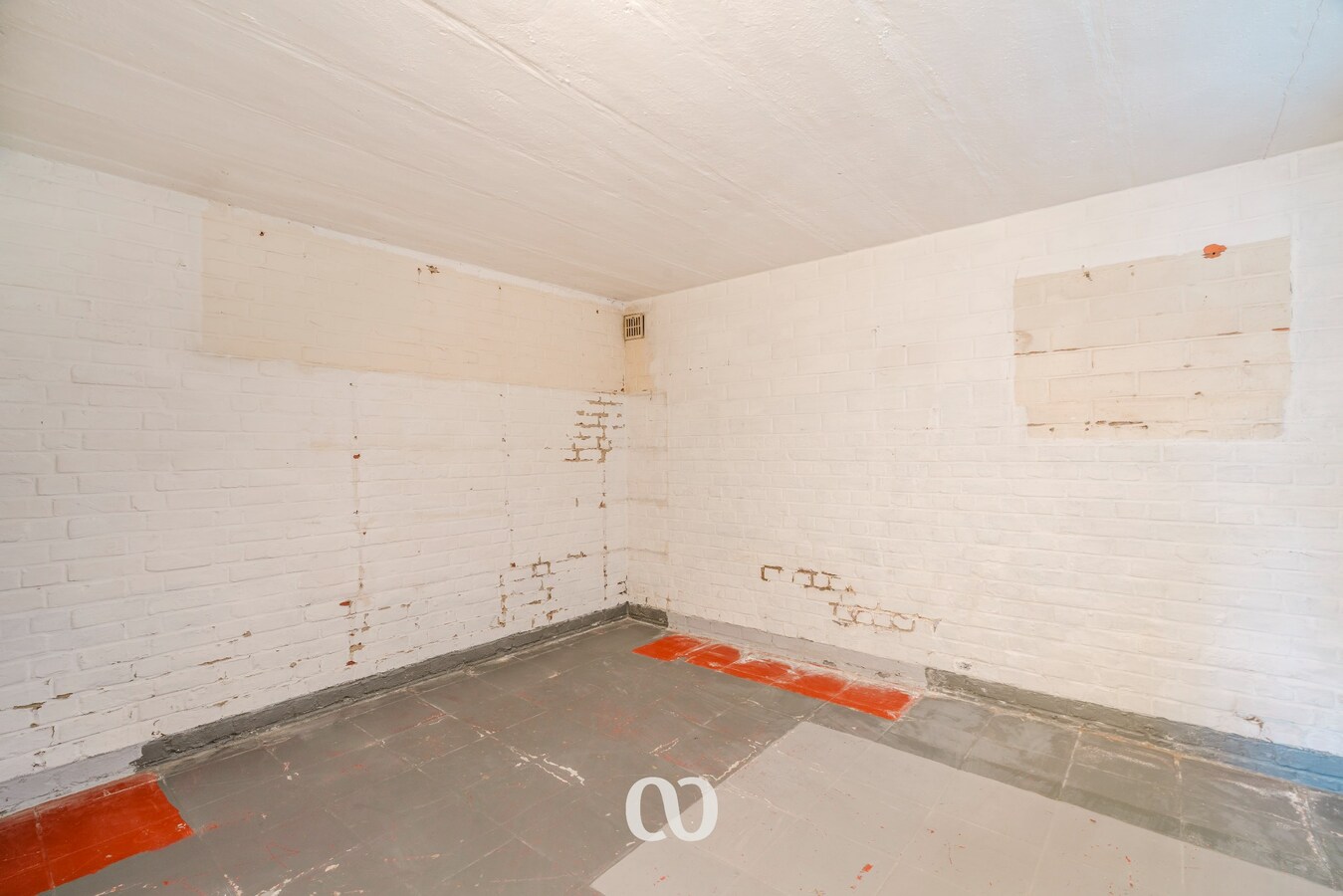 Stevige gezinswoning met tuin en volledige kelder in Lozer 