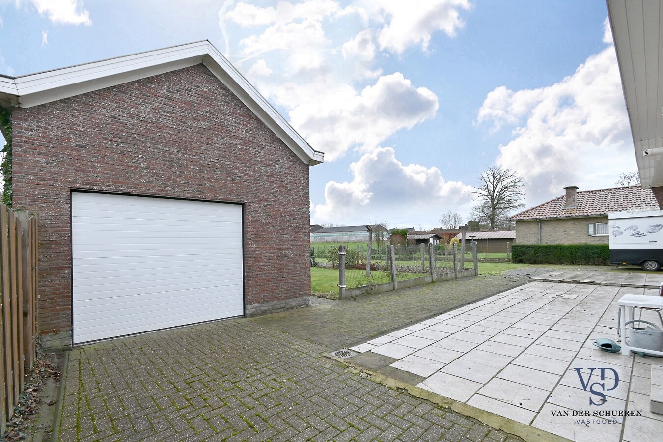 Degelijke eigendom met mogelijkheden 