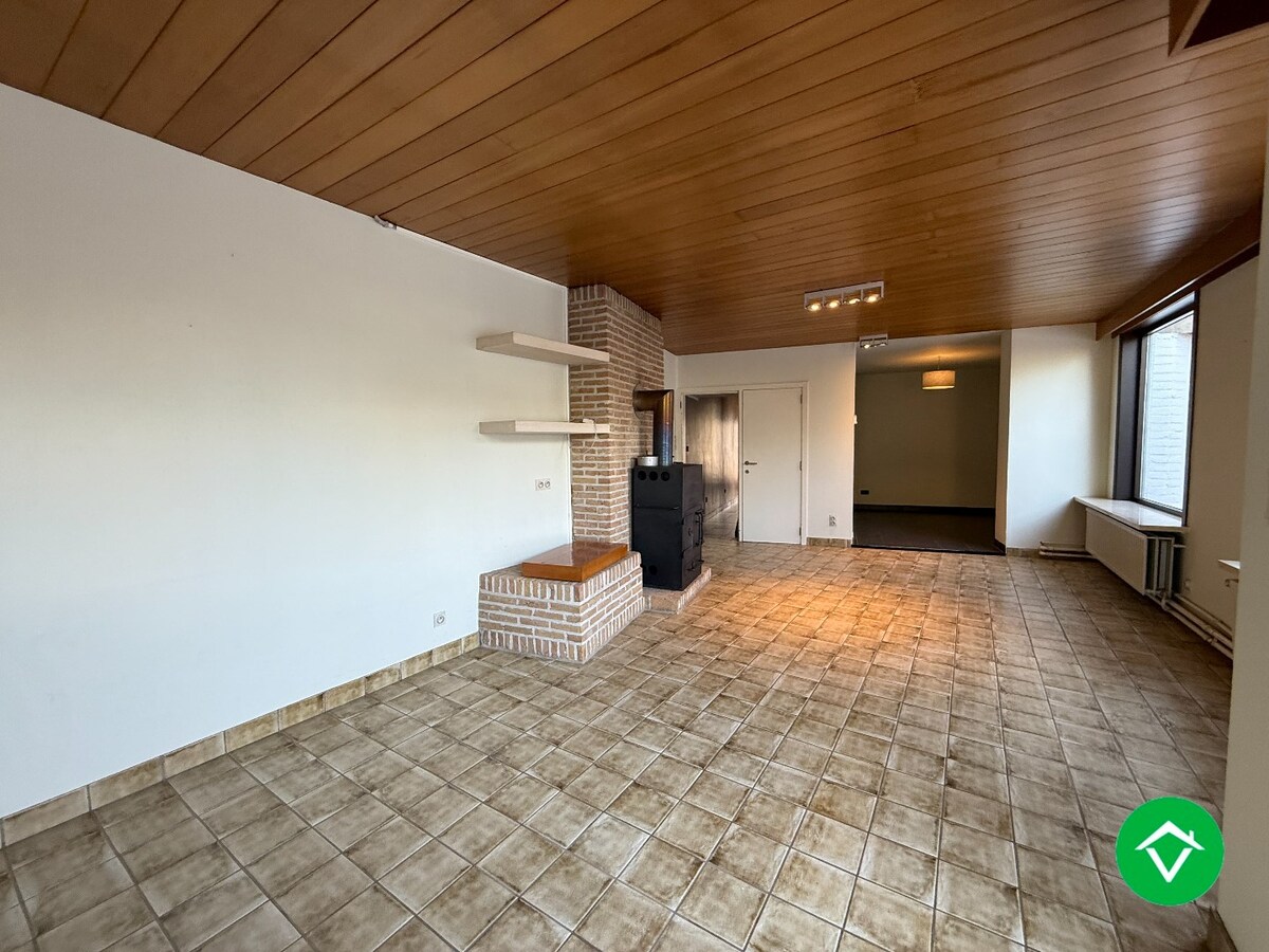 Ruime woning met 5 slaapkamers te Zwevezele 