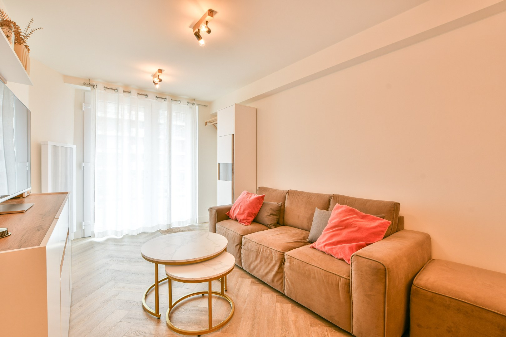 Volledig vernieuwd appartement te koop - achterkant zeedijk Wenduine! 