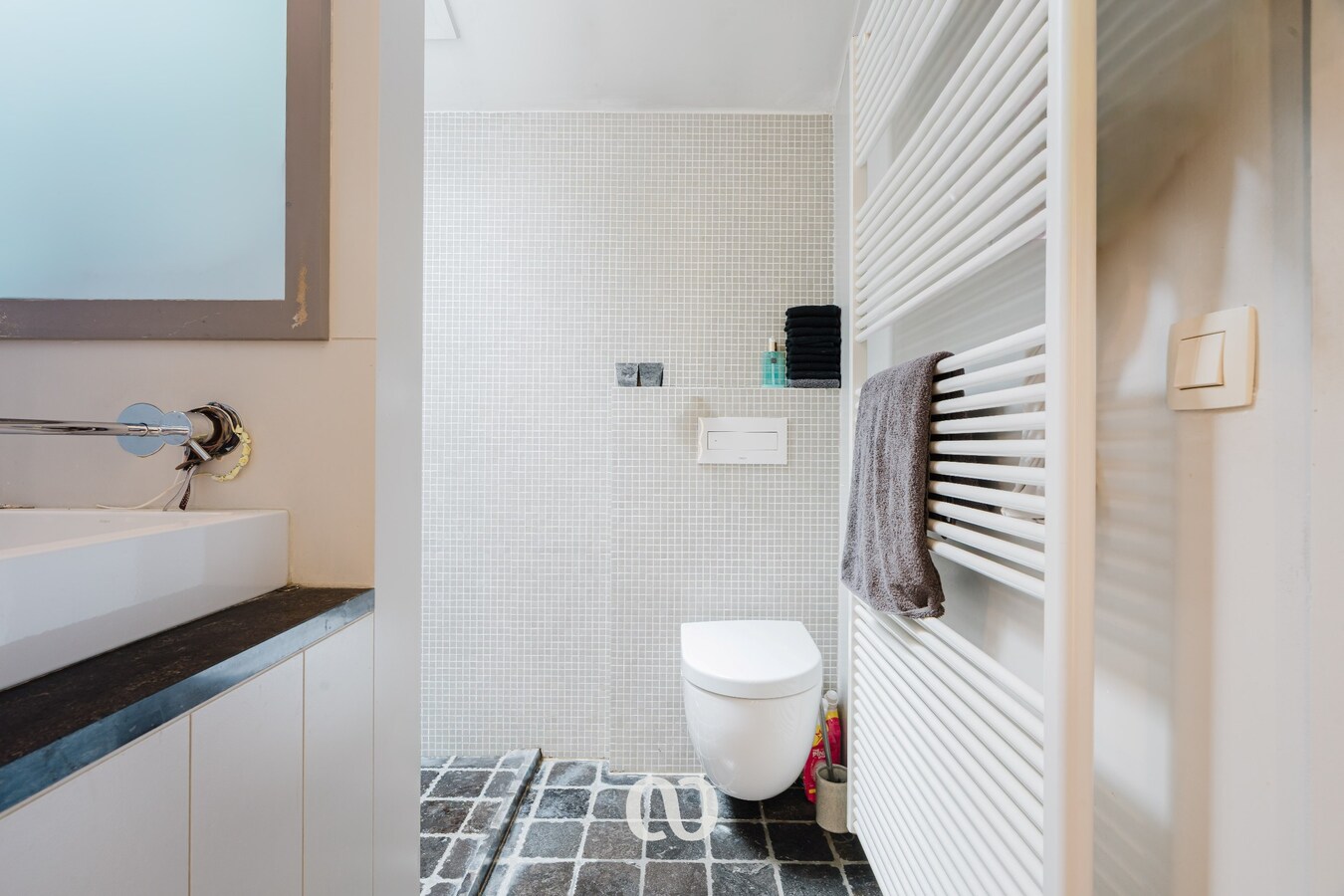 Instapklare woning met tuin en bijgebouw in het centrum van Kruishoutem 