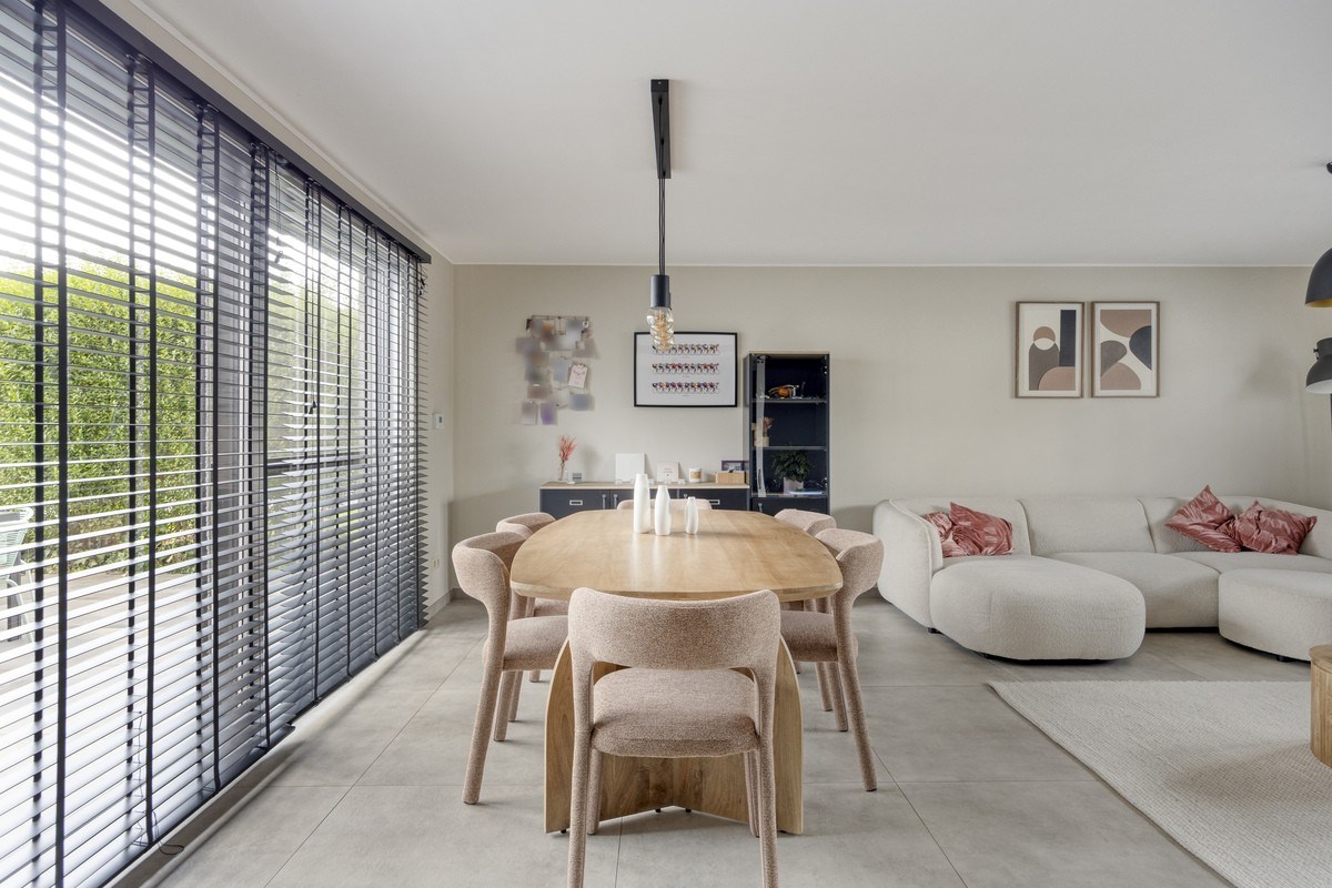 Halfopen bebouwing met 3 slaapkamers, tuin en garage 