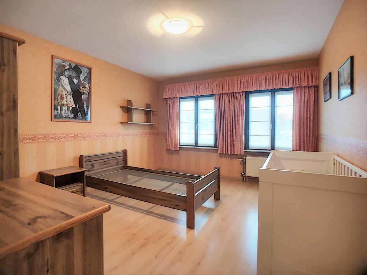 Grote, praktisch ingedeelde woning met oprit, garage &amp; tuin - Heist 