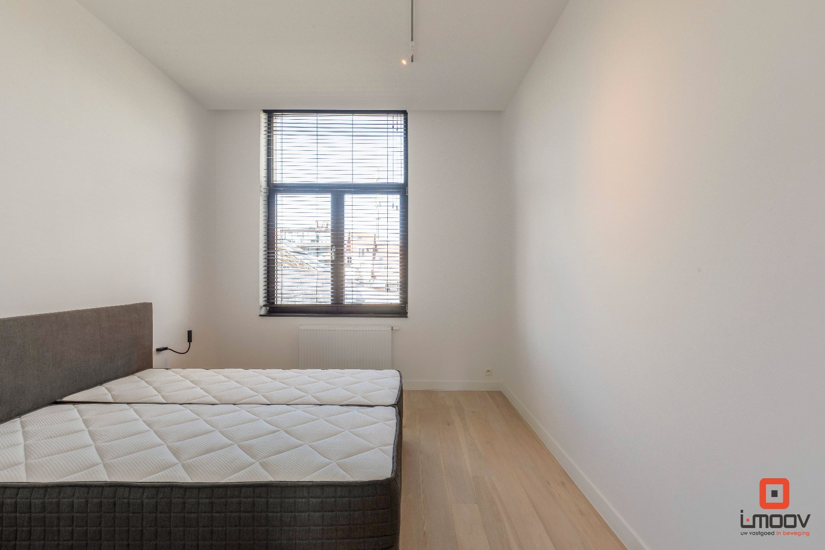 Instapklare tweeslaapkamer duplex met groot terras in de Nieuwpoortsesteenweg, Oostende 