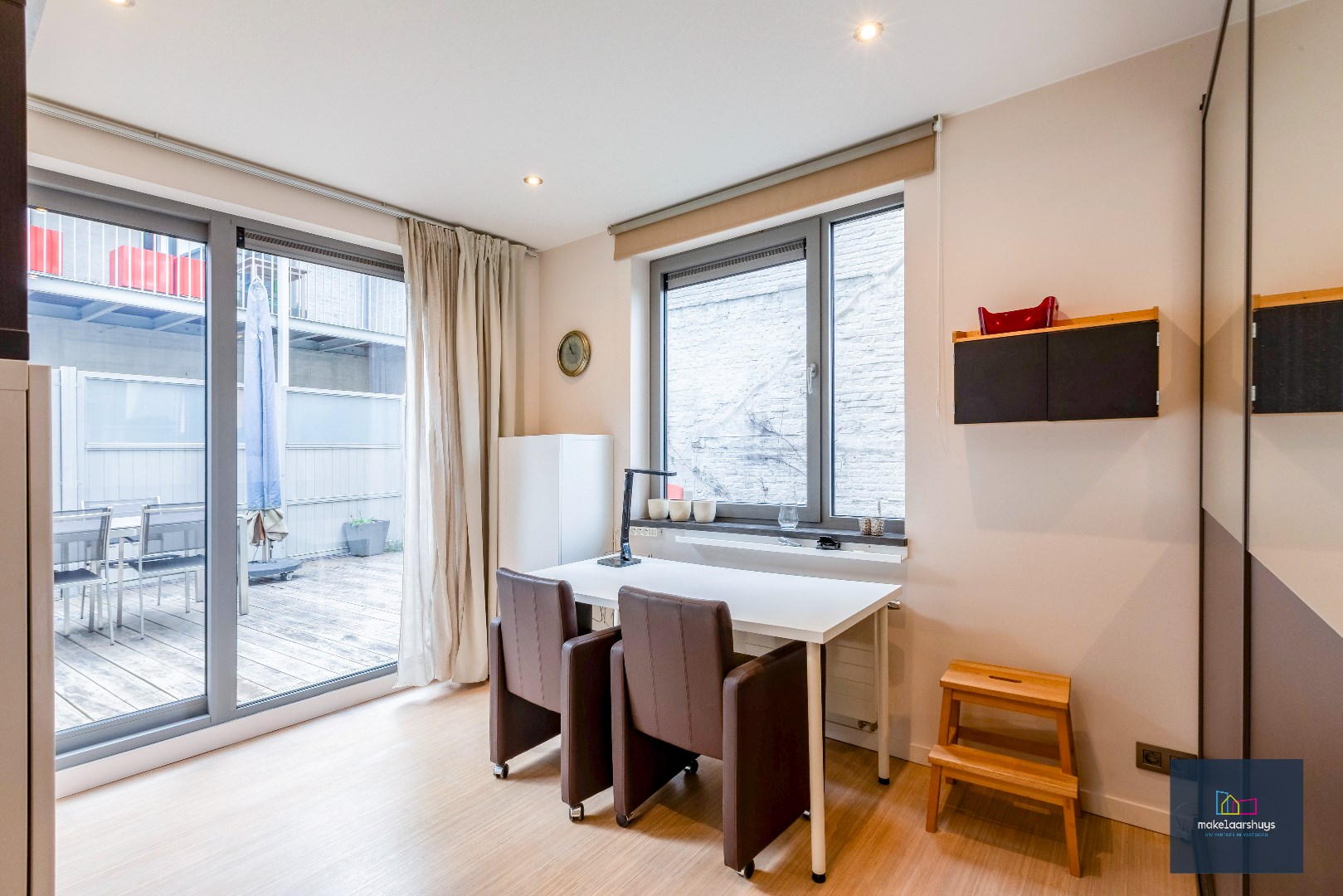 Ruim en goed gelegen 1-slp.app. met groot terras en overdekte staanplaats 