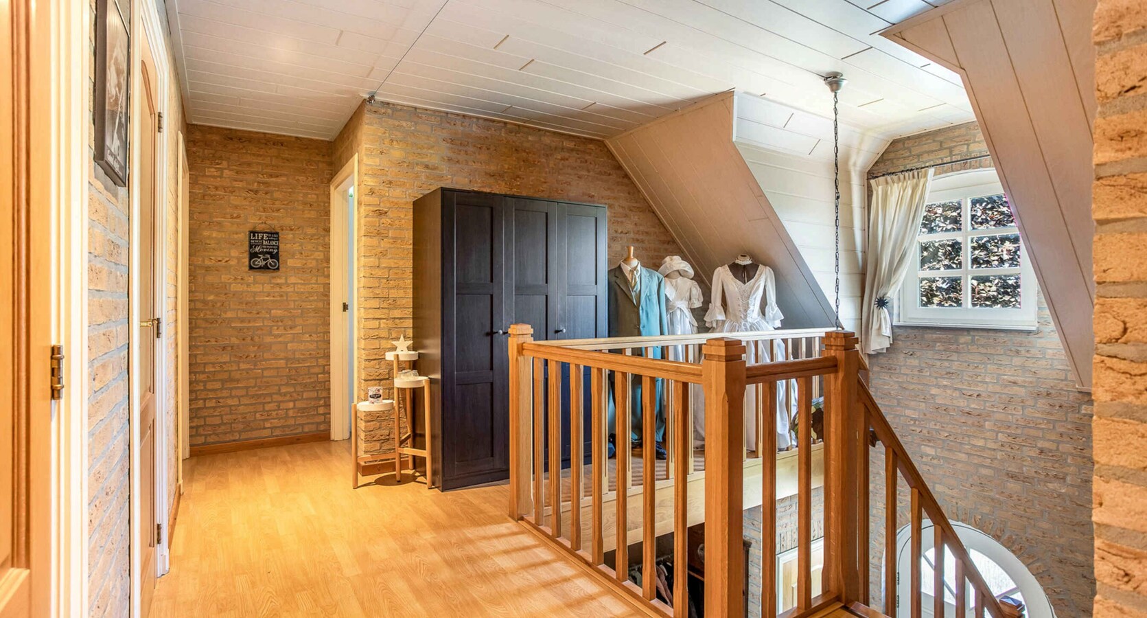 Vrijstaande woning met inpandige garage gelegen op een perceel van 784 m2 te Arendonk. 