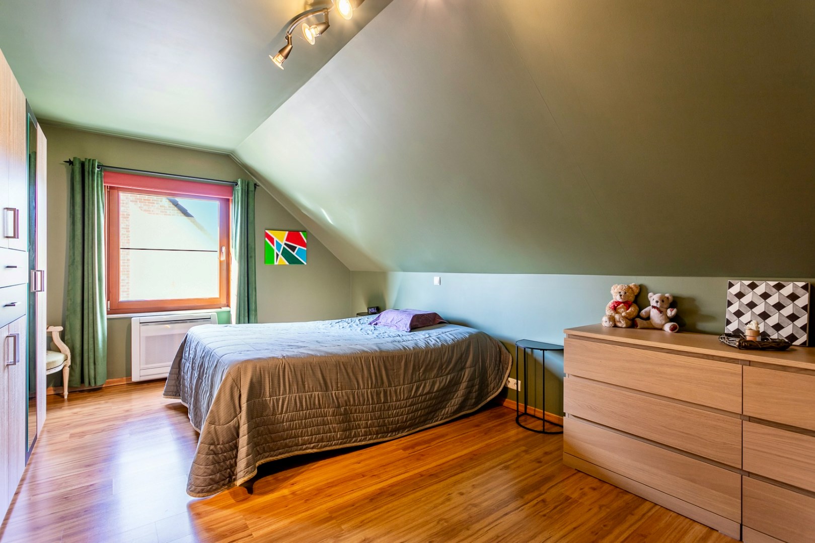 Instapklare woning met 3 slpks, garage, carport en tuin 