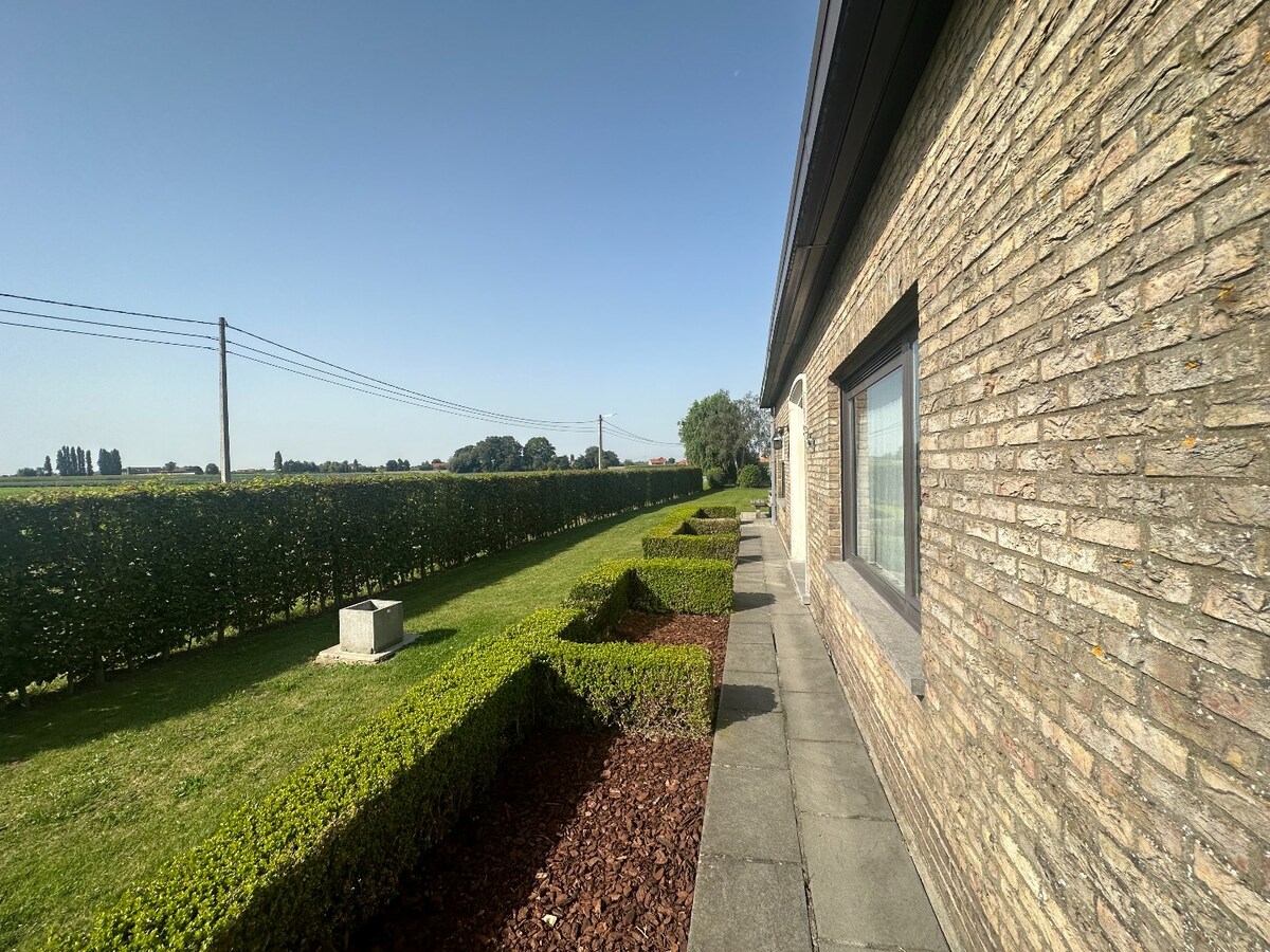 Landelijk gelegen woning met grote tuin 