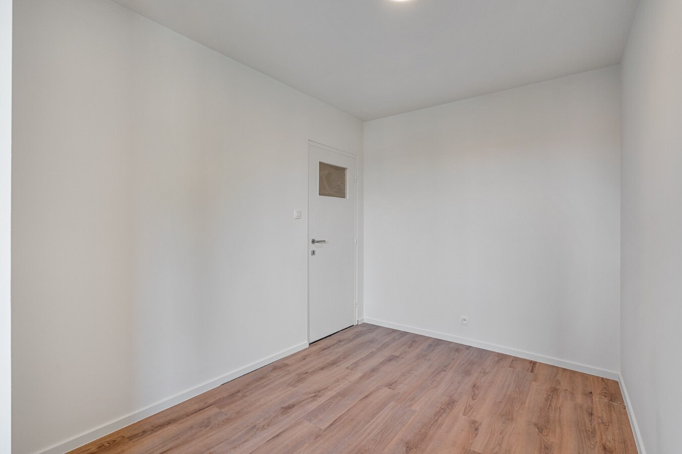 Stijlvol gerenoveerd appartement met moderne uitstraling in het centrum van Maaseik! 