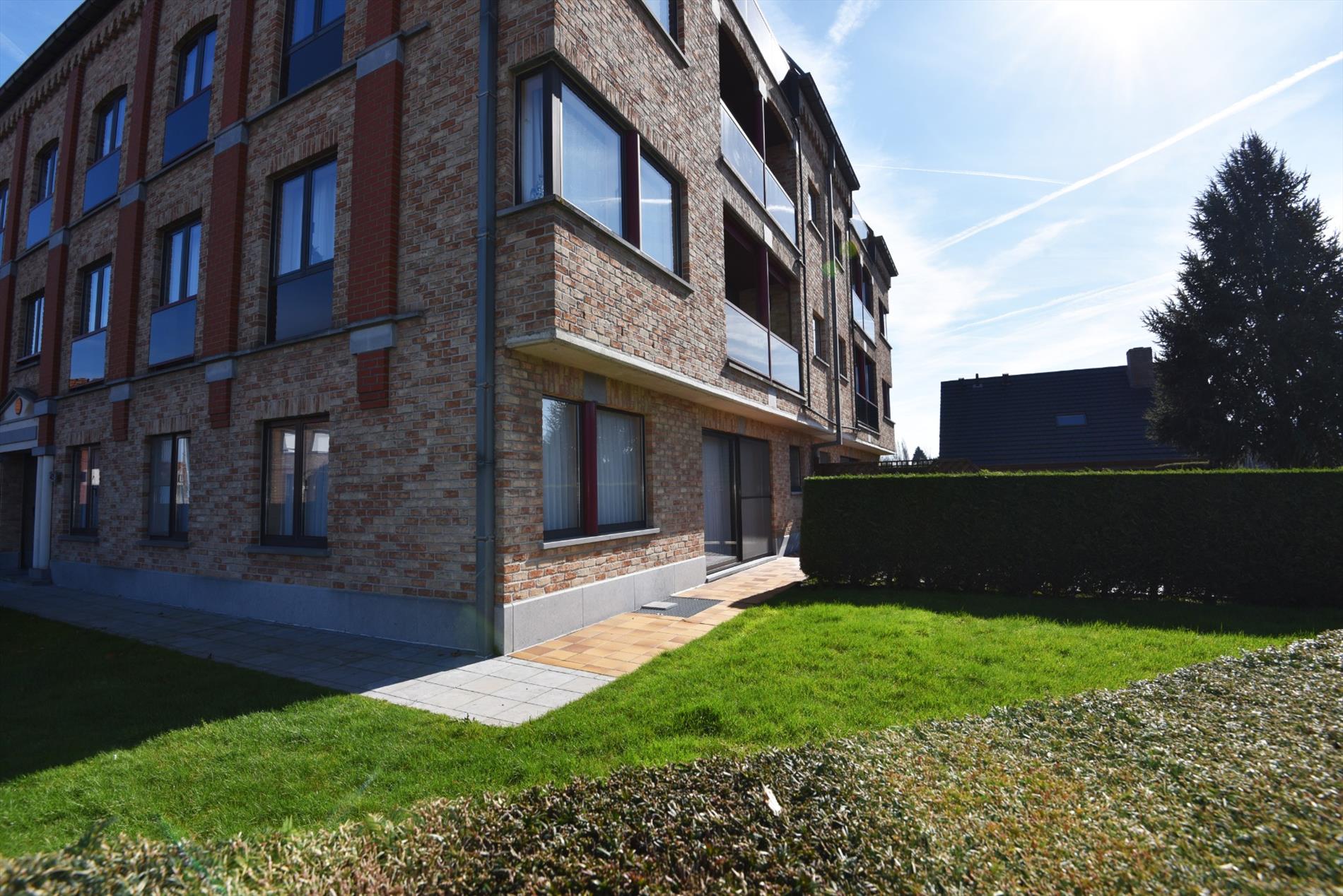 Gelijkvloers app. met 2 slpks, zonneterras en staanplaats nabij centrum Maldegem 