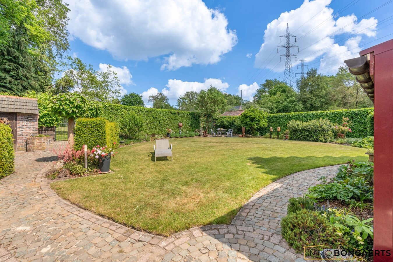 Zeer ruime woning op een leuke locatie te Bret-Gelieren 