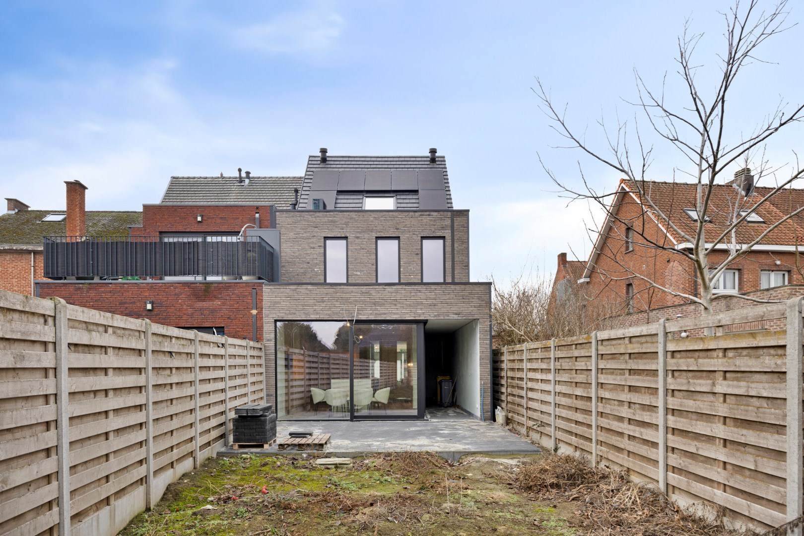 Energiezuinige nieuwbouwwoning met 5 slpk. en ruime stadstuin in het hart van Geel 
