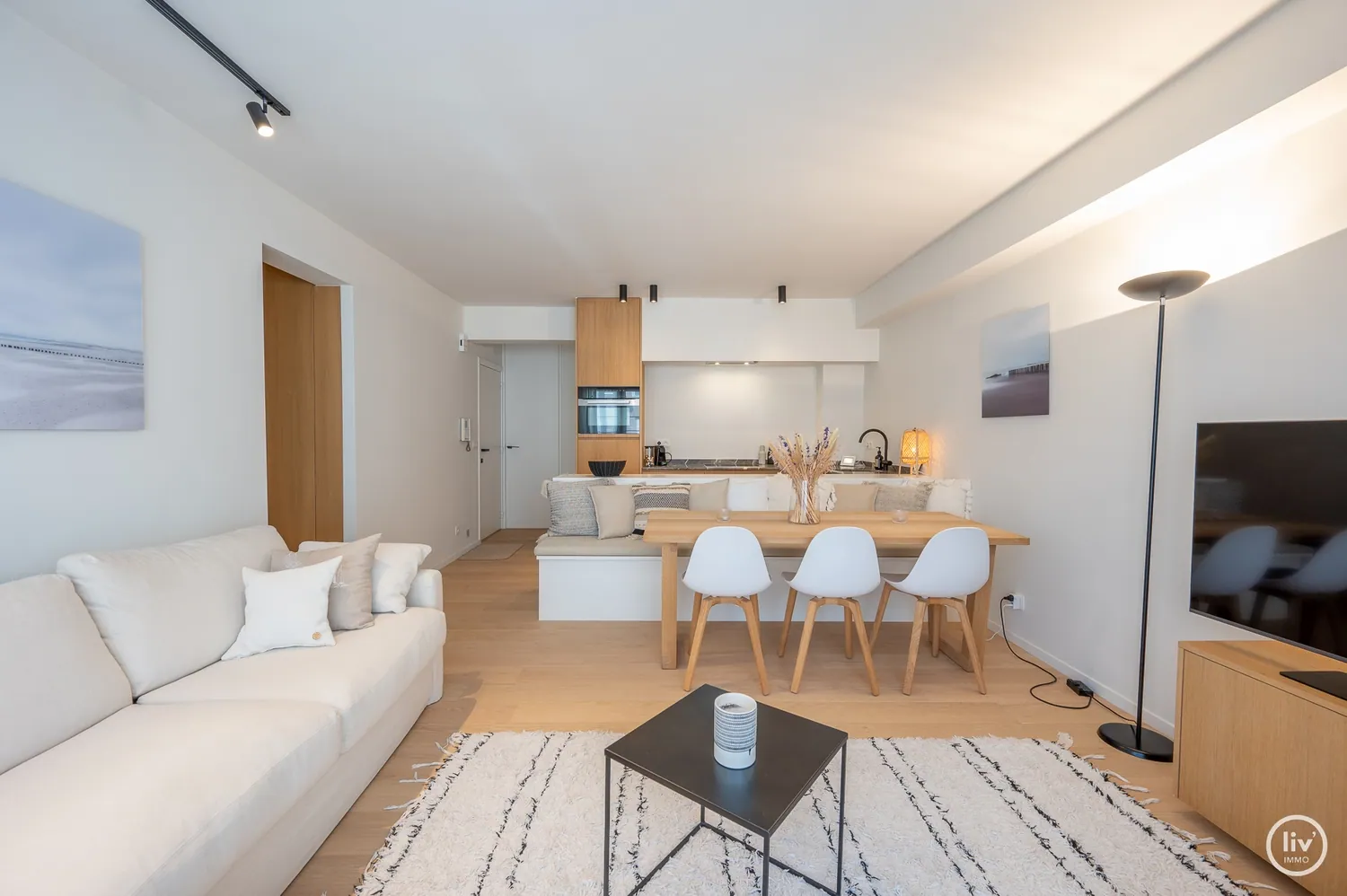 Prachtig gerenoveerd 2 slaapkamerappartement op een aangename ligging vlakbij de Lippenslaan te Knokke.