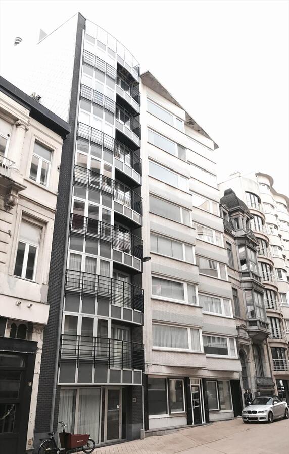 INSTAPKLAAR APPARTEMENT MT TERRAS OP ZUCHT VAN ZEE OOSTENDE 