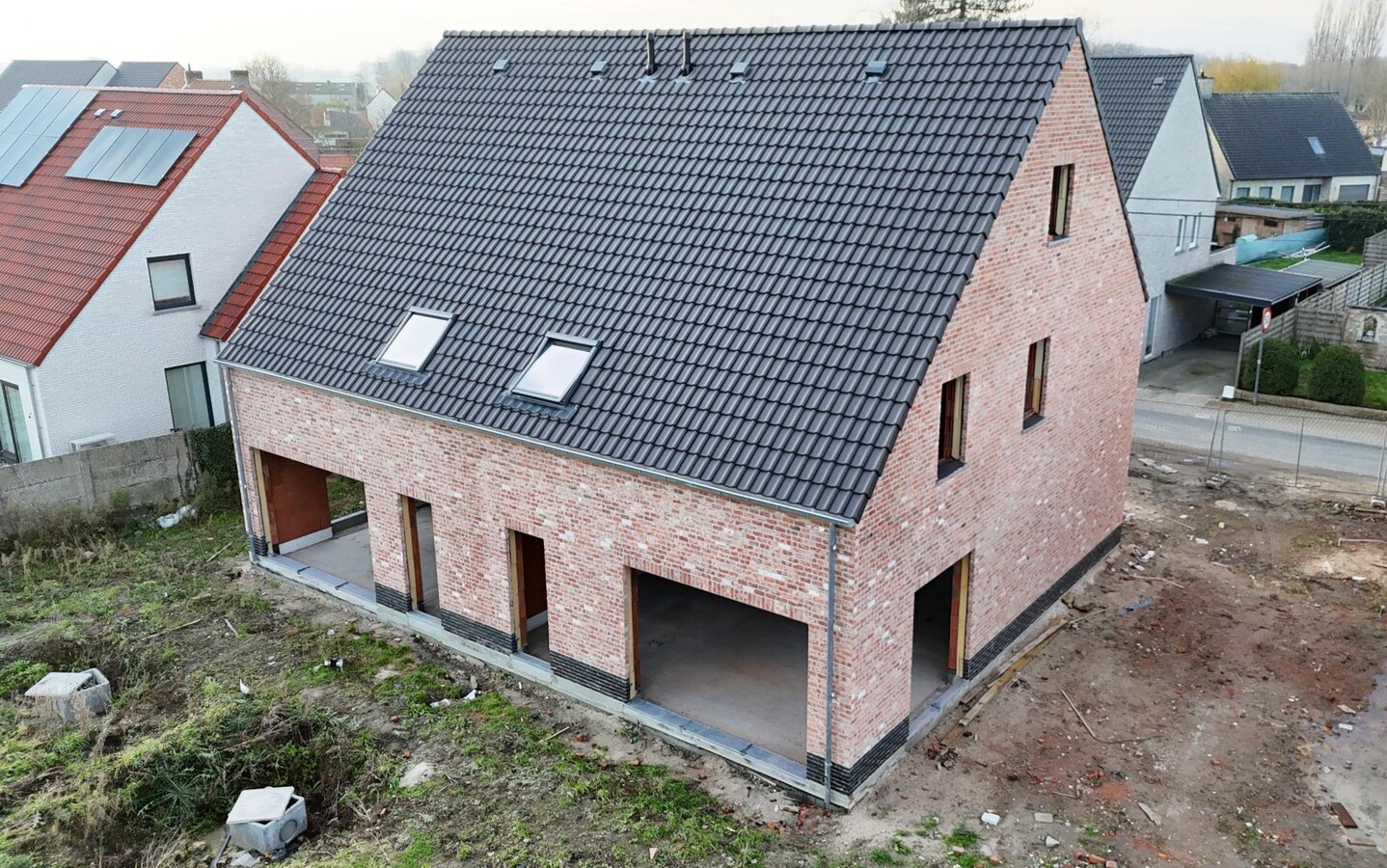 Nieuwbouwwoning met 4 slaapkamers en tuin te Koekelare 