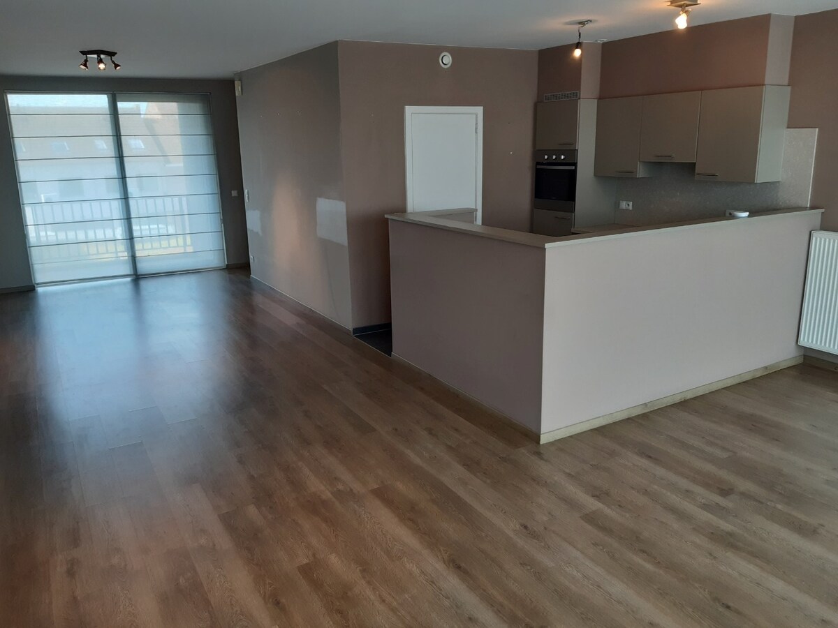 Ruim appartement met 2 terrassen. 