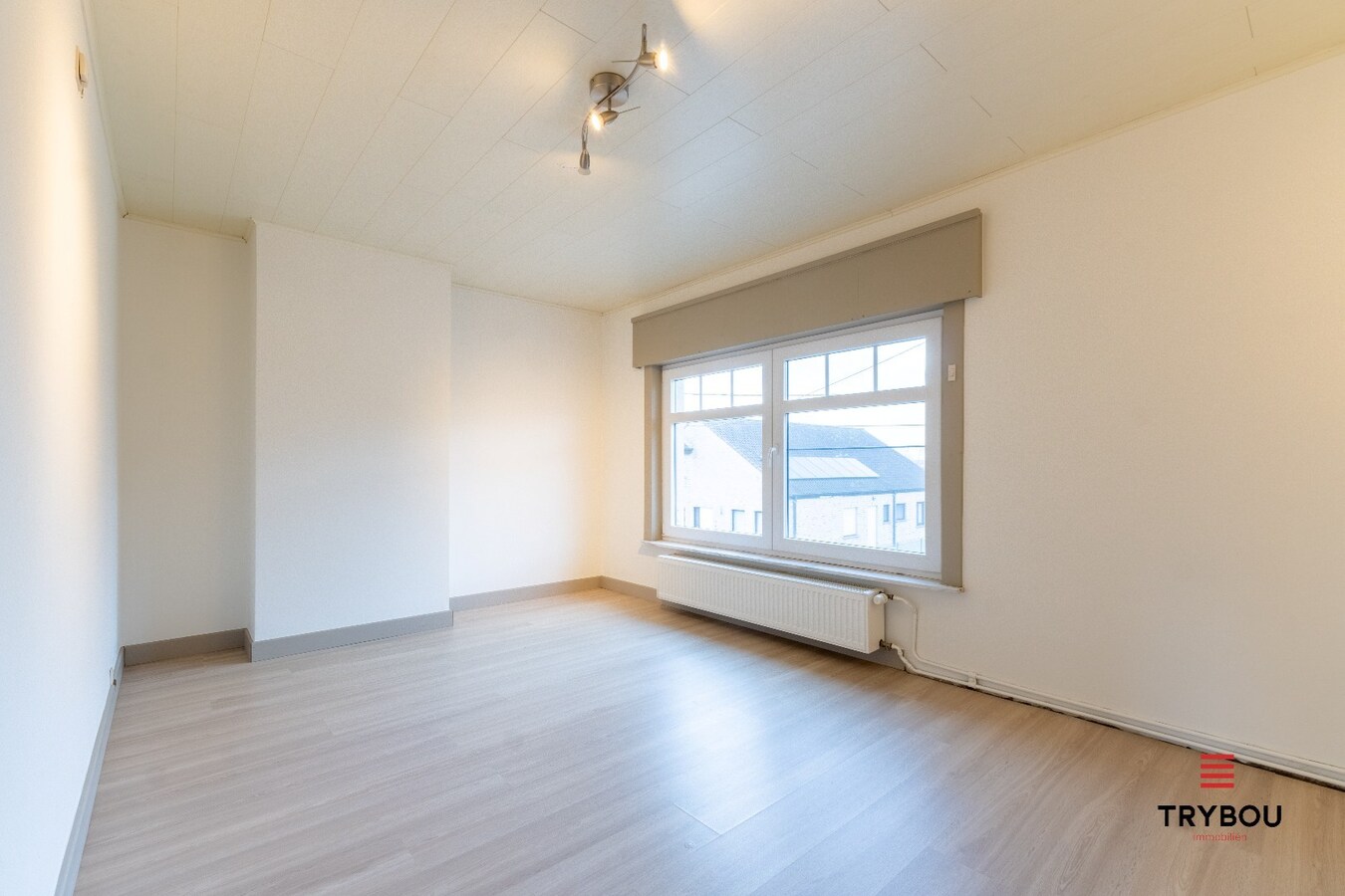 Open bebouwing met een uitzonderlijk ruim perceel in Houthulst! 