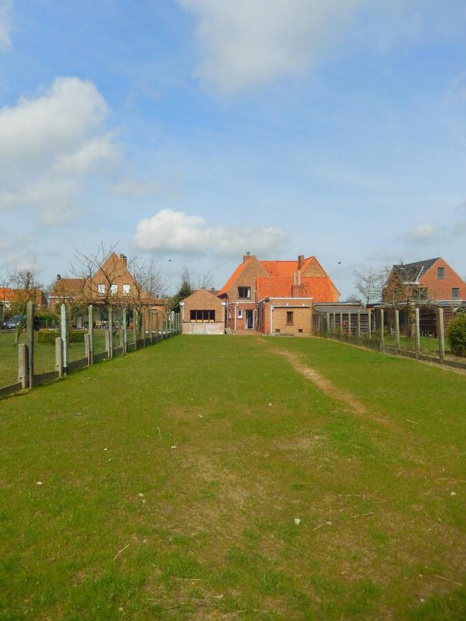 Ruime woning met zuidgerichte tuin 