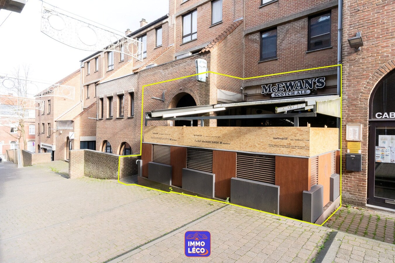 Surface commerciale de +/- 112m² avec terrasse, à la rénovation urbaine ! 