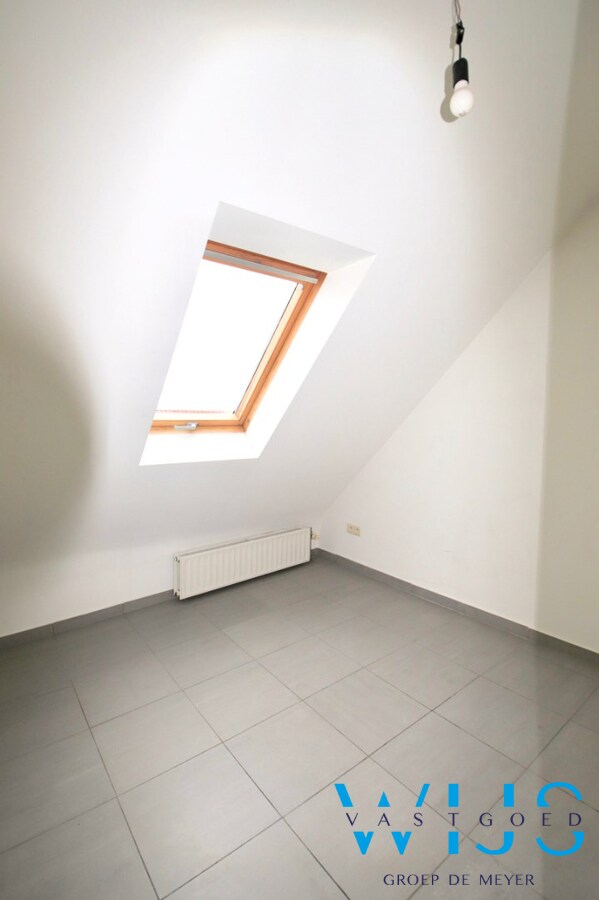 Ruim lichtrijk appartement met 4 slaapkamers te Eeklo ! 