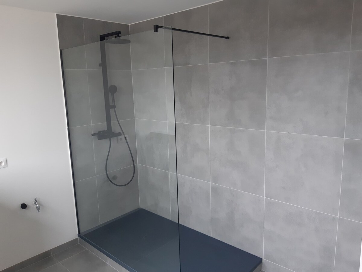 Exceptioneel wonen met zicht op de Gaverse Markt. 