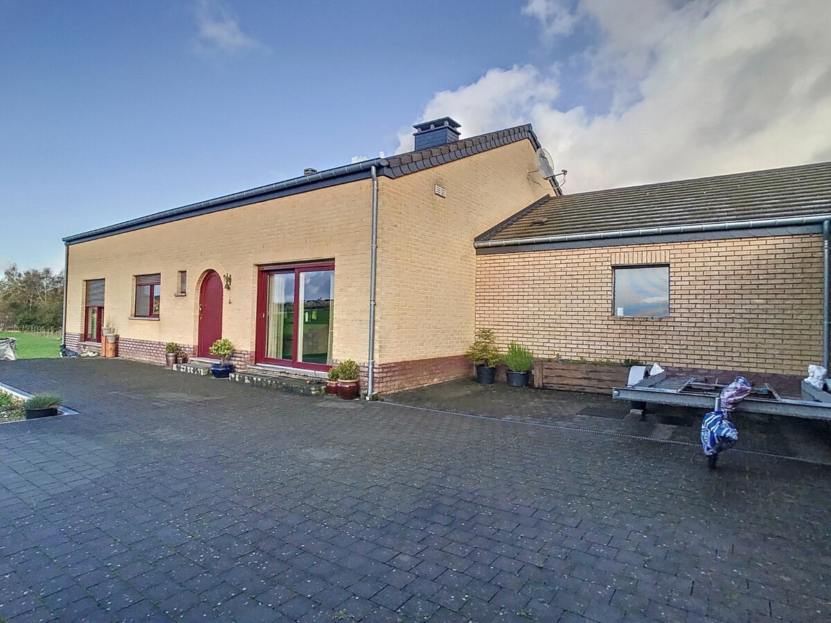 Paardeneigendom met villa, luxe en comfort in Harzé/Aywaille op ca.8,5ha 