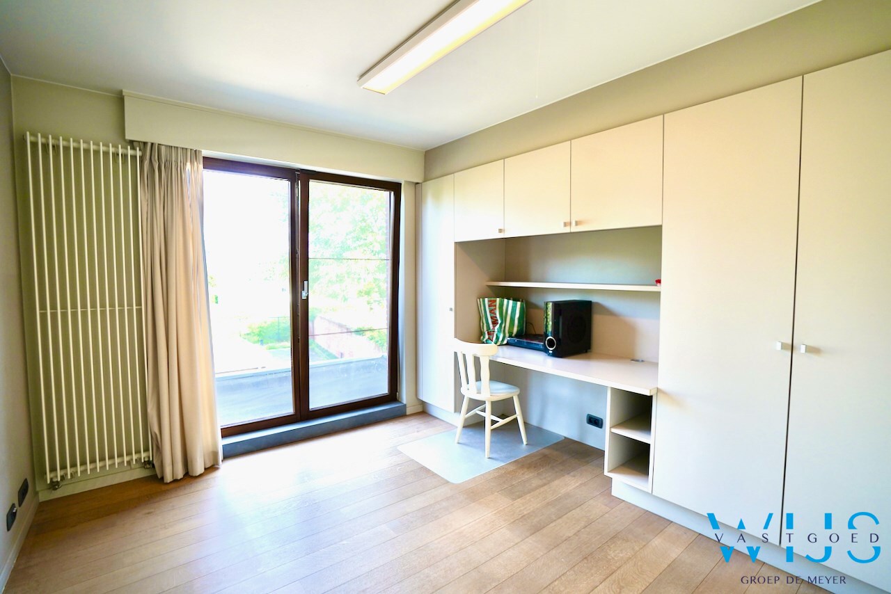 Schitterend karaktervol woonhuis met 5 slaapkamers te Assenede ! 