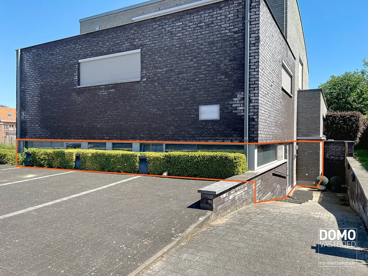 MODERNE PRAKTIJKRUIMTE/KANTOORRUIMTE TE HUUR IN KERMT 