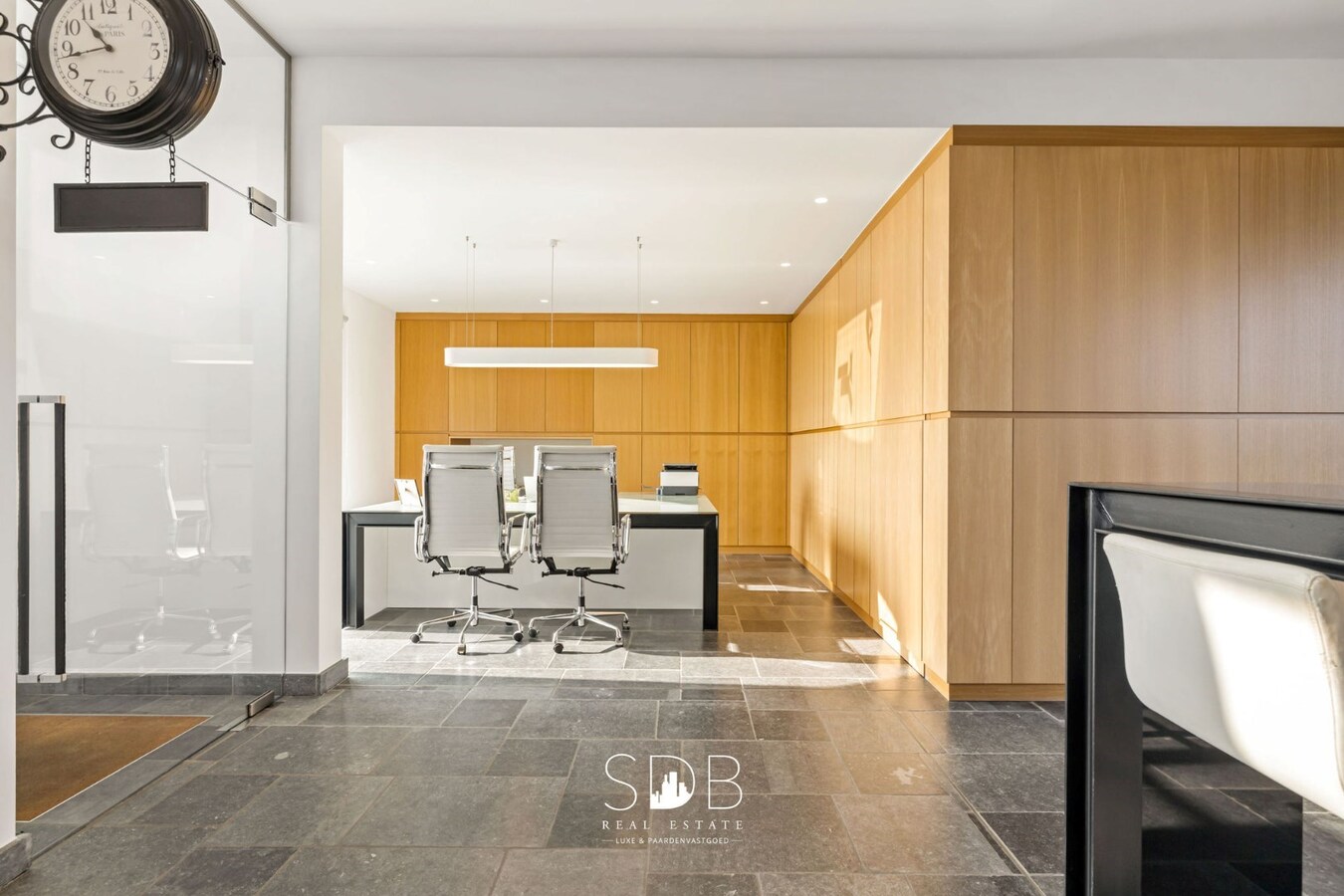 Prachtige villa in hoevestijl met bijgebouwen op 3.973m² 